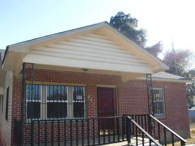 951 W Clark Ave