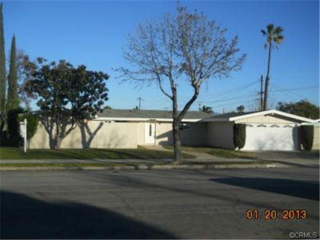 2104 E Reseda Pl