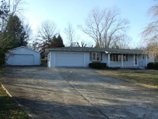 206 Circle Dr