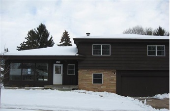 2528 N Lillian Ct