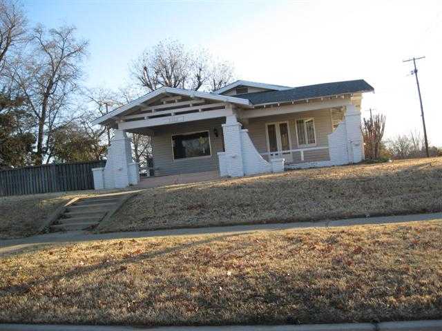1303 N Broadway Ave