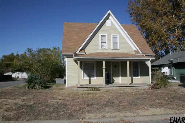 1402 E Maple Ave