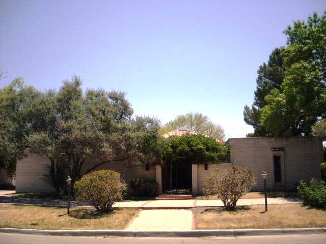 5228 Lakeway Dr