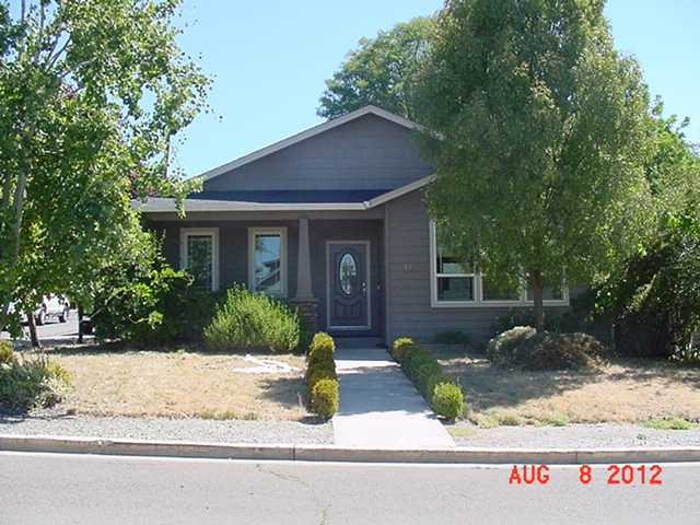 550 Mae St