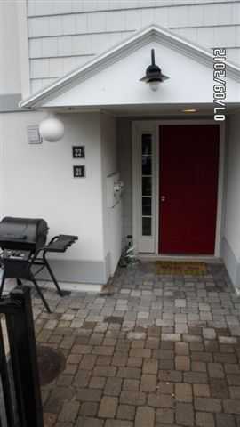 21 Newbold Sq