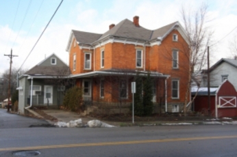 133 N High St