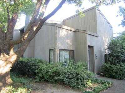 1065 Commons Dr