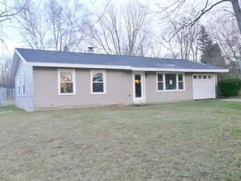 136 Ivanhoe Ave NE