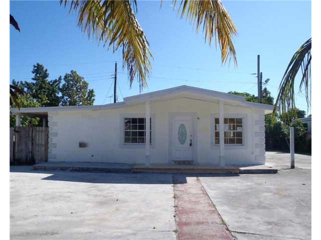 8315 NW 33 AV