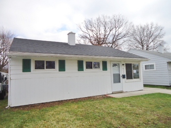 8233 Elm St