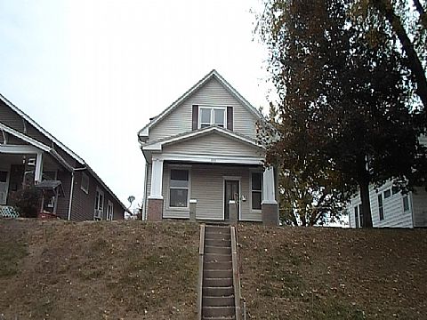 2933 Sylvanie St