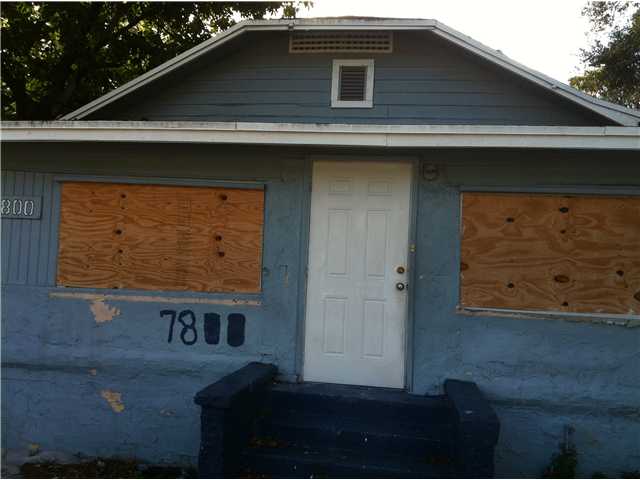 7800 NW 5 CT