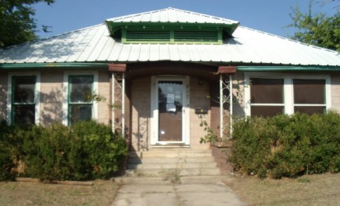 907 North Elm Street