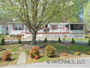 2 Crestmont Ln