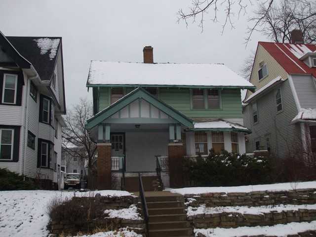 2740 N Maryland Ave