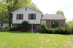1233 Meadowbrook Dr
