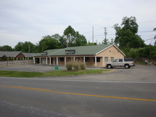 617 W Jefferson St - Hwy 146