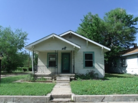1124 E Avenue B