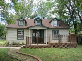 223 N Residence St