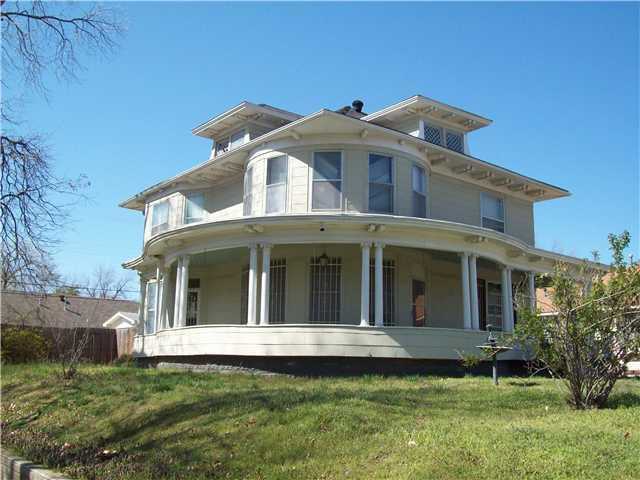 704 N Market Ave