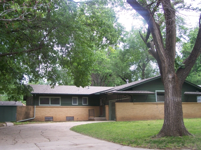 811 E Spreading Oak Dr