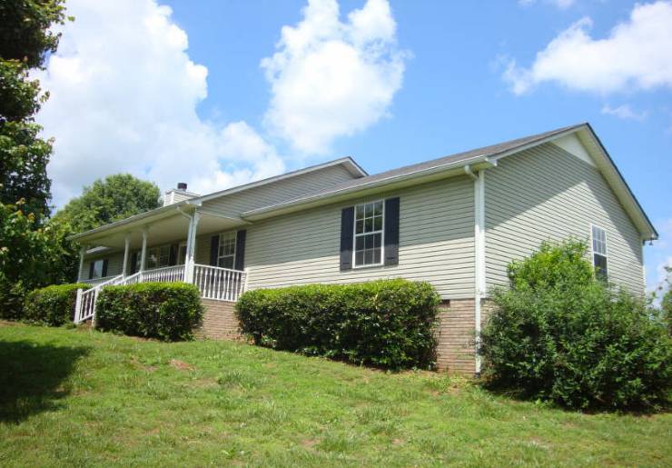 407 Lake Cir