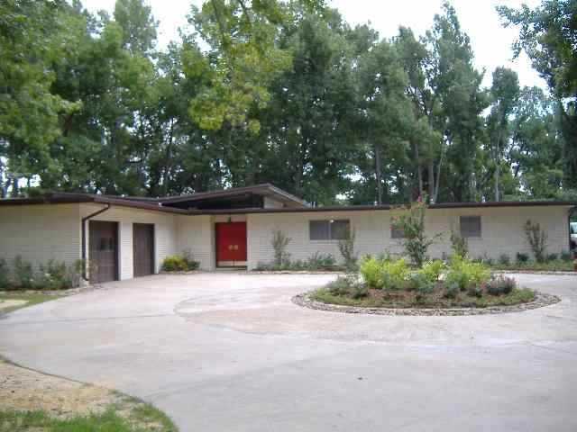 206 Greenwood Dr