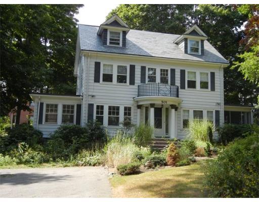 501 West Roxbury Pkwy
