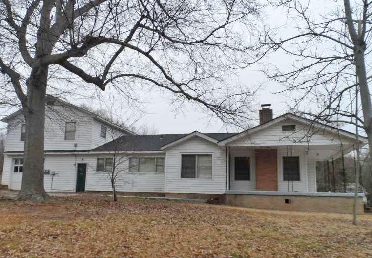 818 Saxon Avenue