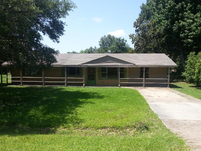 305 Hollyridge