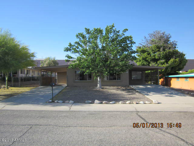 2068 W Smoketree Dr