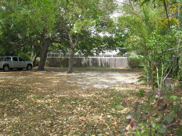 Vacant lot east of 1805 Siesta Drive