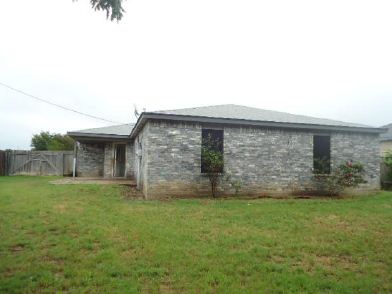2905 Thoroughbred Dr