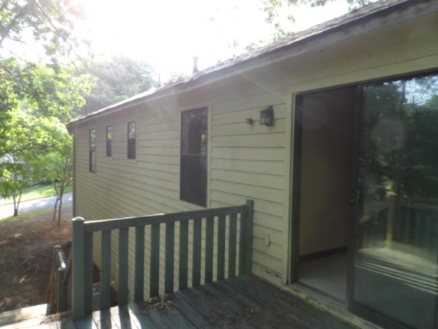 1045 Summer Hill Ct NW