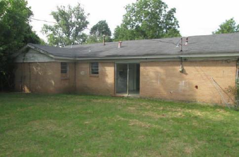 1122 Crestmoor Dr