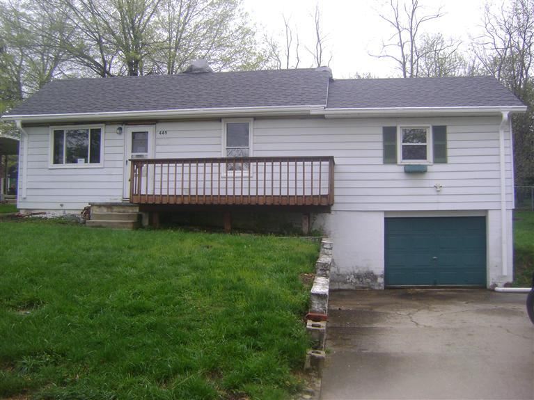 445 Center St