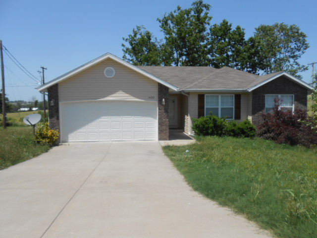1407 Robin St