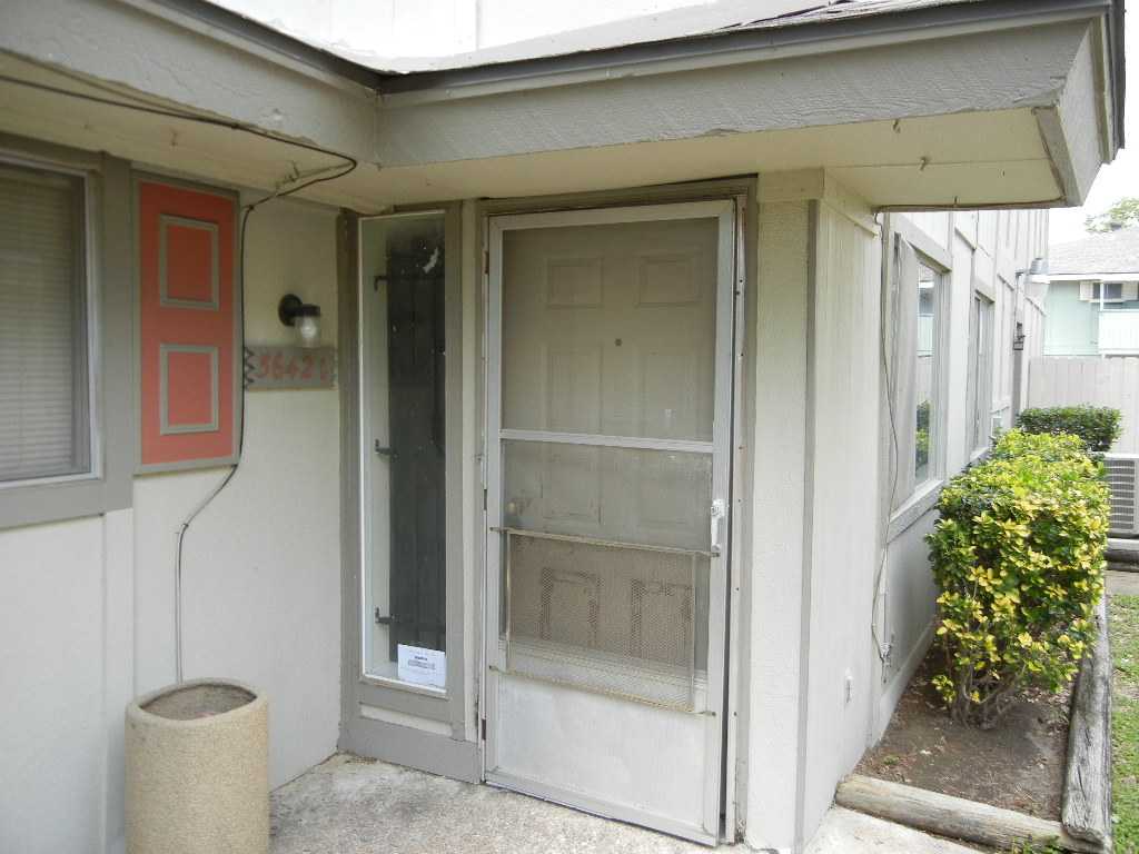 5642 Birchmont Dr Apt C