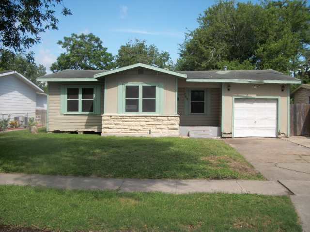 762 Chase Dr