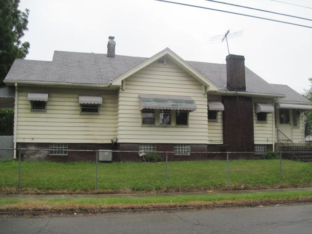 204 E Ravenwood Ave