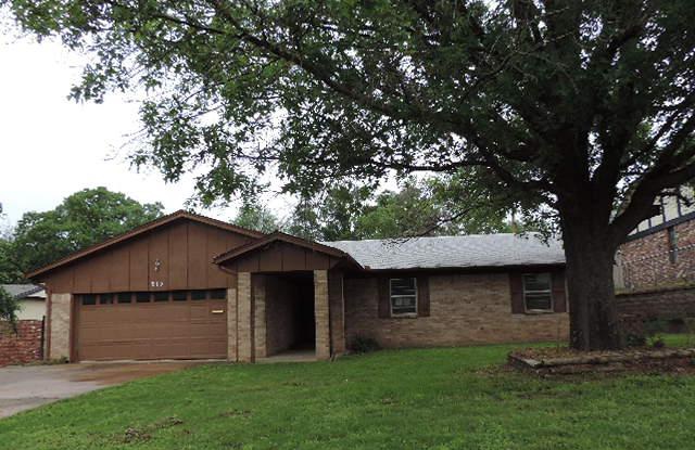 913 E Teresa Ave