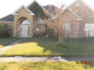 2325 Country Club Dr