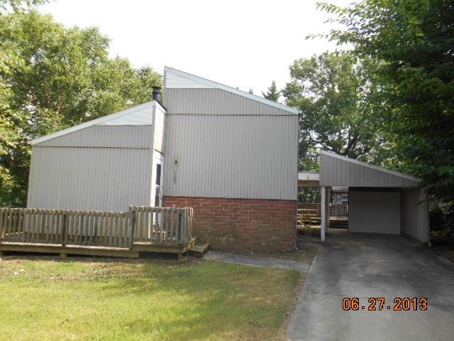 1702 Hawthorne Ln