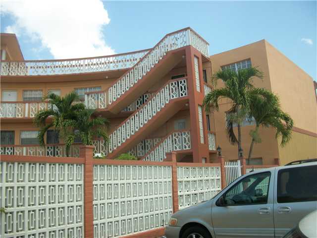 11 SW 52 AV # 10B