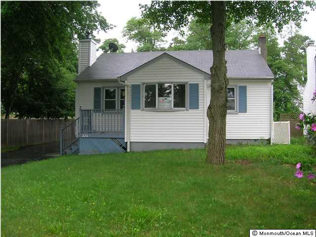 224 Riverside Dr N