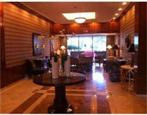 9 Hawthorne Pl #17E