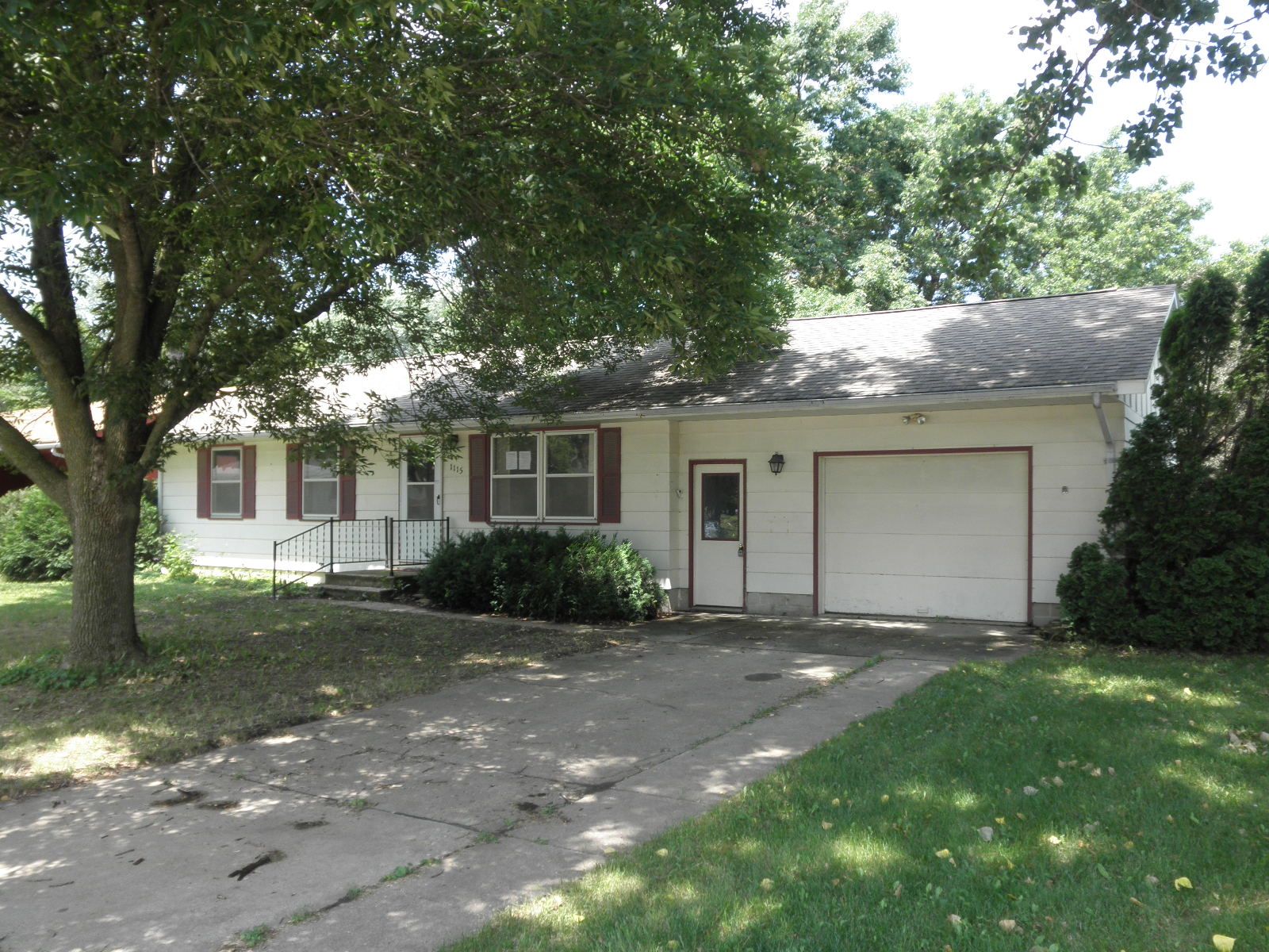 1115 Poplar St