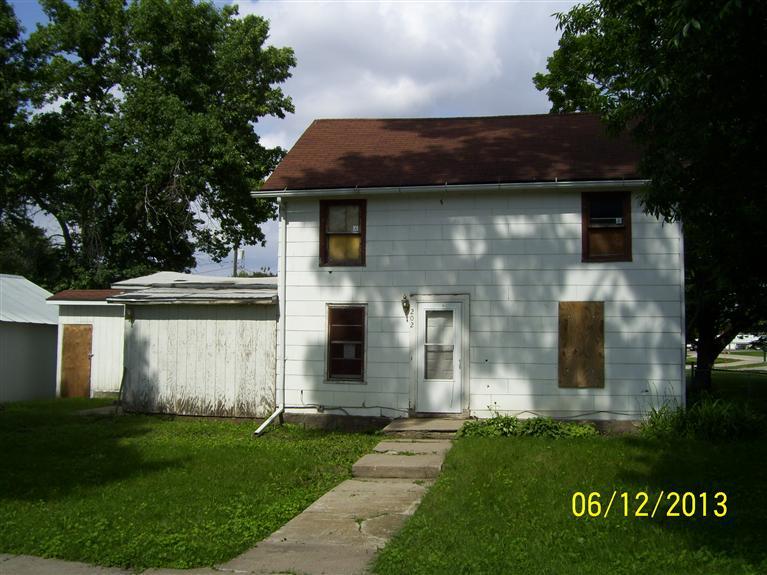 202 N Elm St