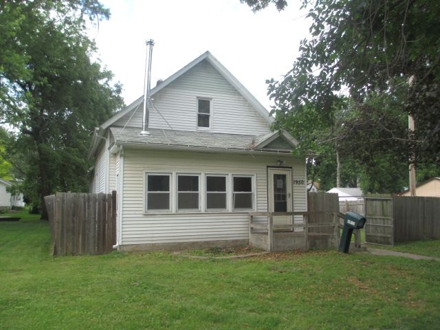 1950 W 7th St