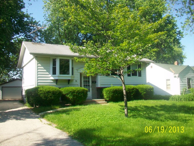 1100 Everett Ln